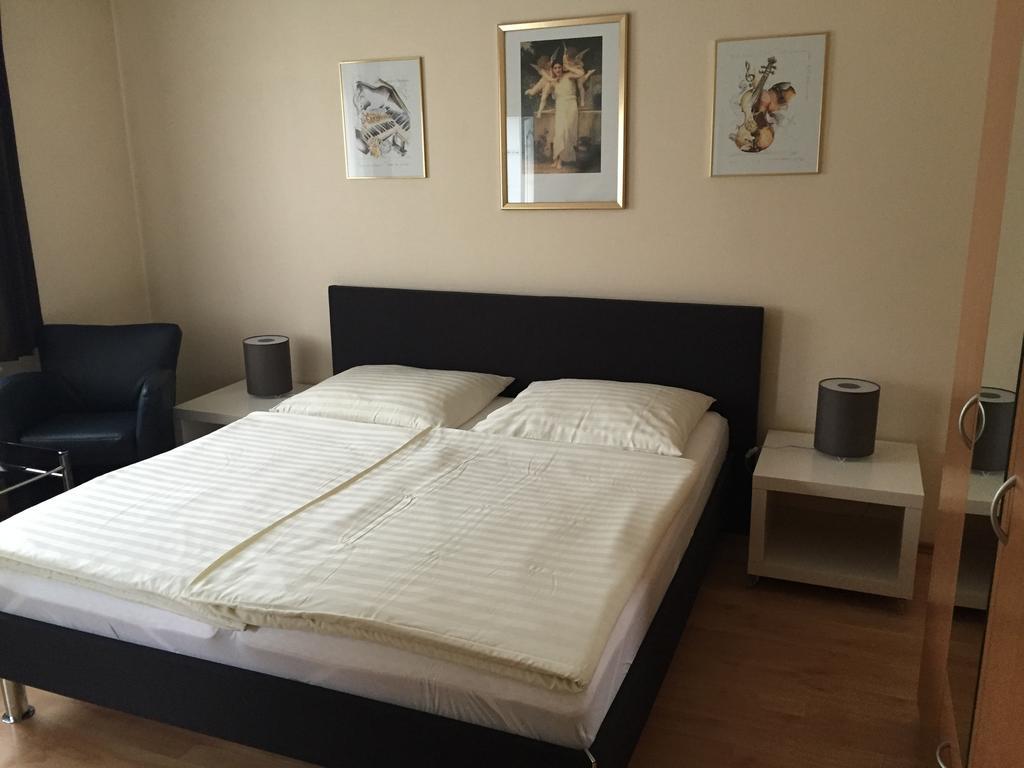 Hotel Restaurant Zagreb Cologne Room photo